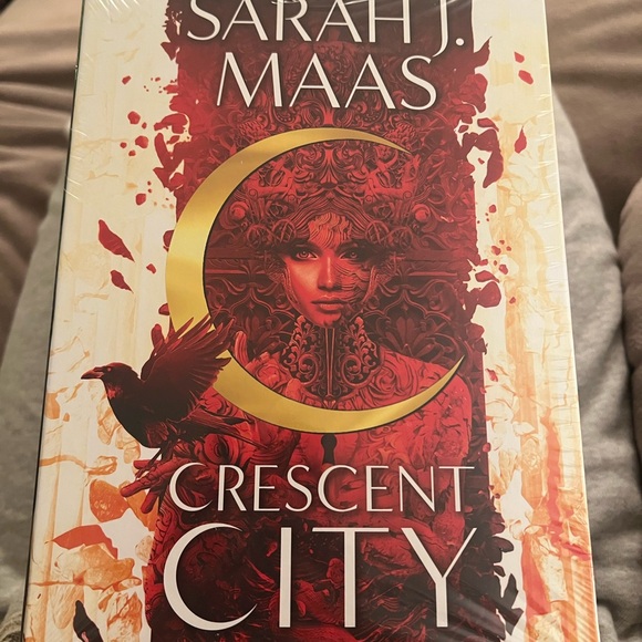 Crescent city series - Picture 4 of 4